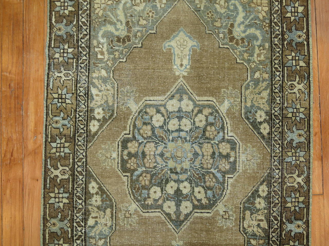 Narrow Runner from Tabriz 1