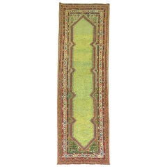 Tapis de couloir persan ancien vert citron