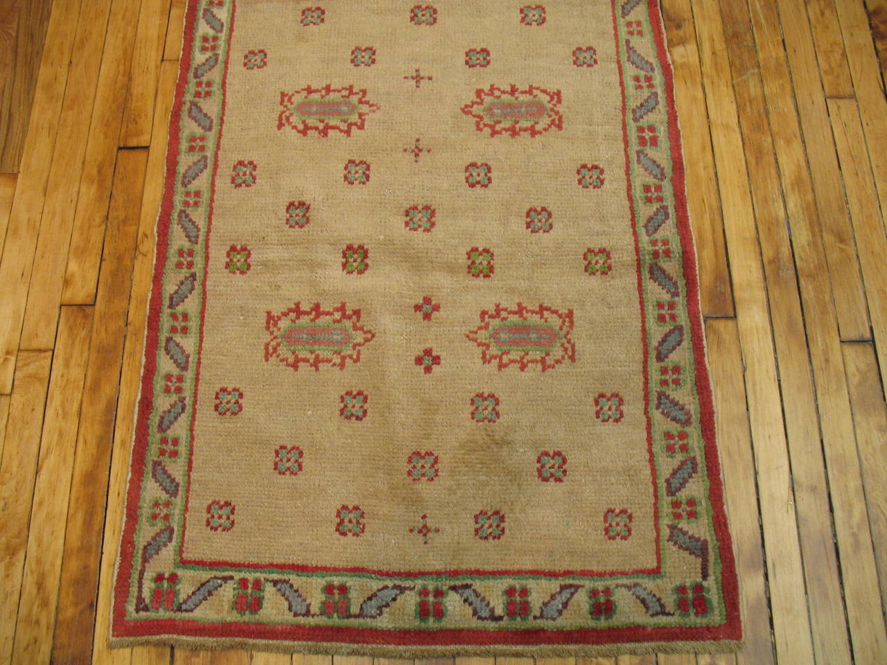 Camel Field Red Accent Antique 20th Century Turkish Oushak Runner In Good Condition In New York, NY