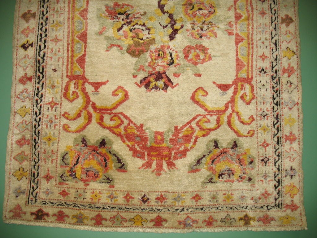Türkischer Ghiordes-Teppich (Viktorianisch) im Angebot