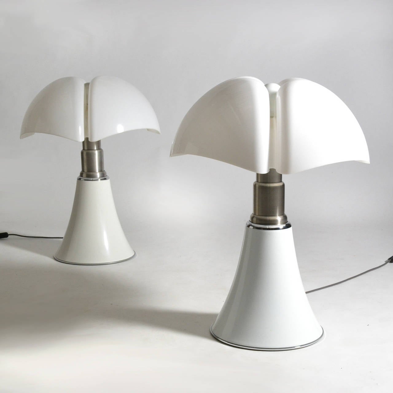 Pair of Gae Aulenti Pipistrello Table Lamps In Good Condition In Highland, IN