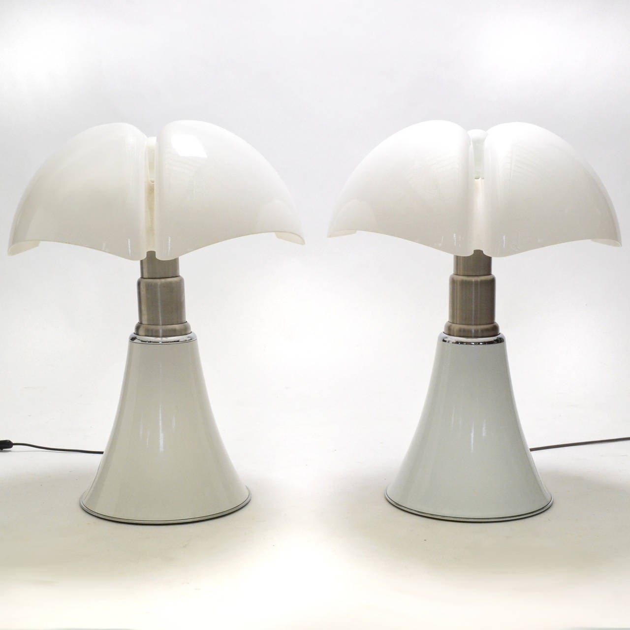 Mid-20th Century Pair of Gae Aulenti Pipistrello Table Lamps