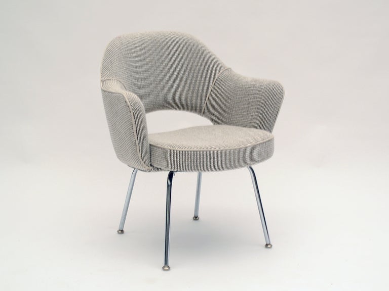 Mid-Century Modern Set of 8 Saarinen chairs upholstered in Cato