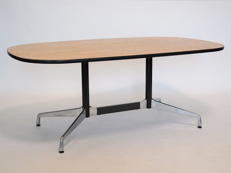 Mid-Century Modern Table à base segmentée Eames par Herman Miller