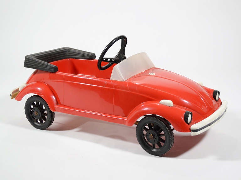 Seltener VW Beetle Pedal Car von Pines (Moderne) im Angebot