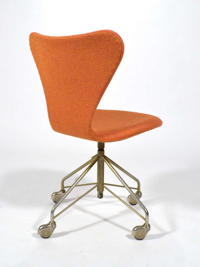 Danish Arne Jacobsen Sevener Chair, Model 3117 by Fritz Hansen