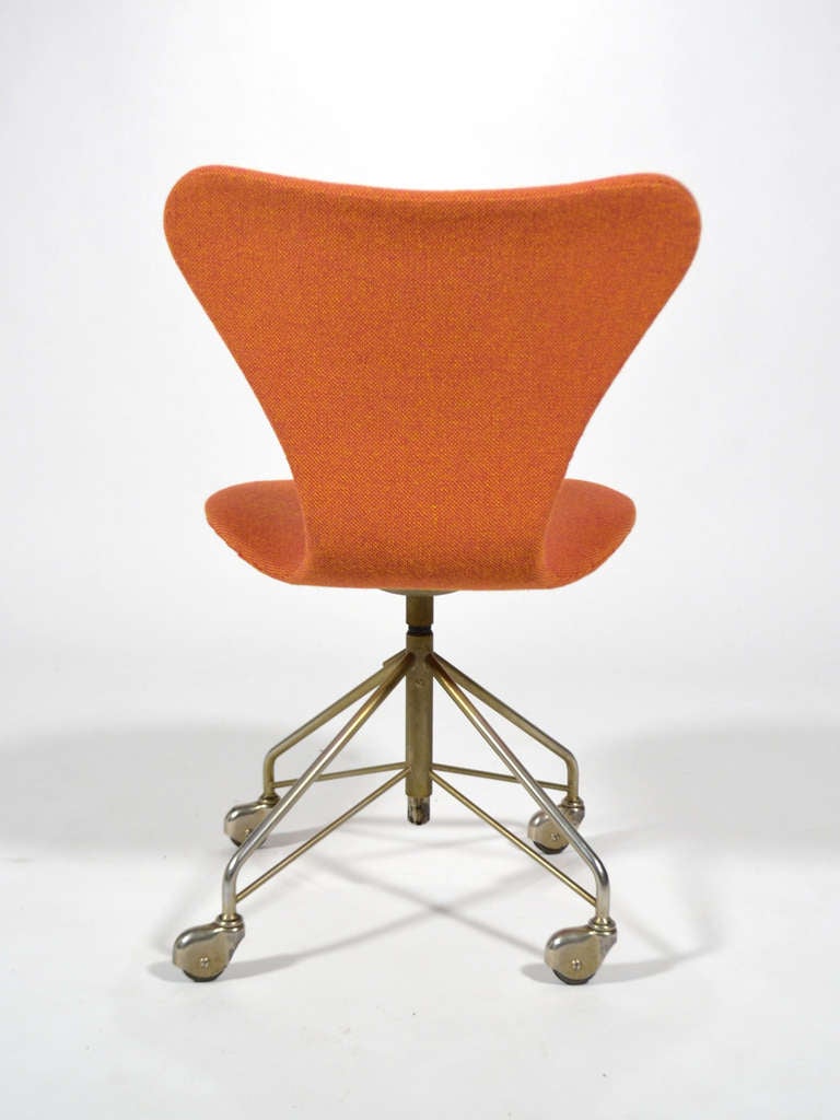 Mid-20th Century Arne Jacobsen Sevener Chair, Model 3117 by Fritz Hansen