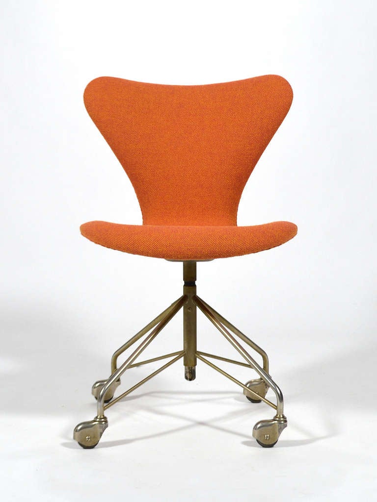 Wood Arne Jacobsen Sevener Chair, Model 3117 by Fritz Hansen