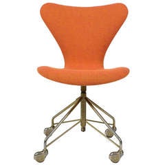 Arne Jacobsen Sevener Chair, Model 3117 by Fritz Hansen