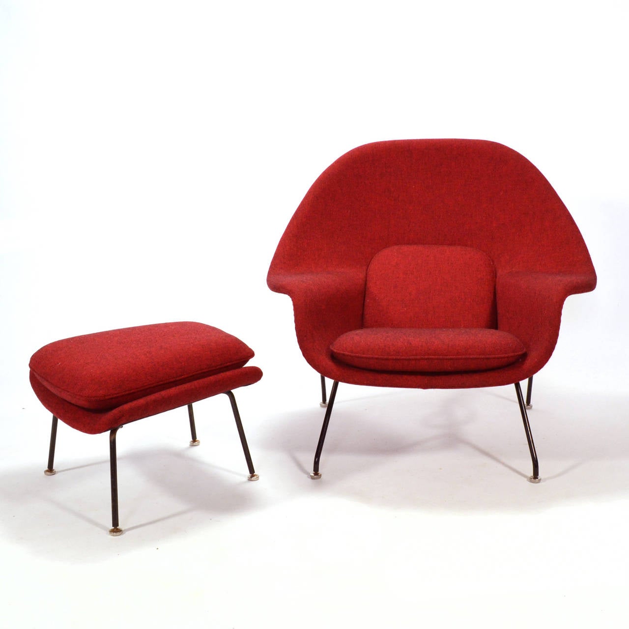 Mid-Century Modern Eero Saarinen Womb Chair and Ottoman Upholstered in Alexander Girard Fabric