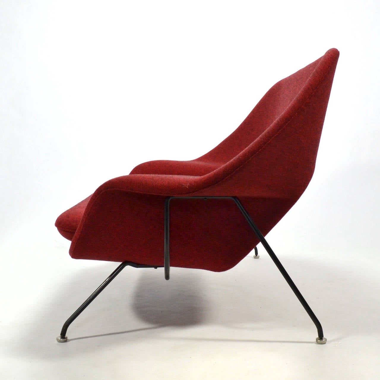 Mid-Century Modern Eero Saarinen Womb Settee Upholstered in Alexander Girard Fabric