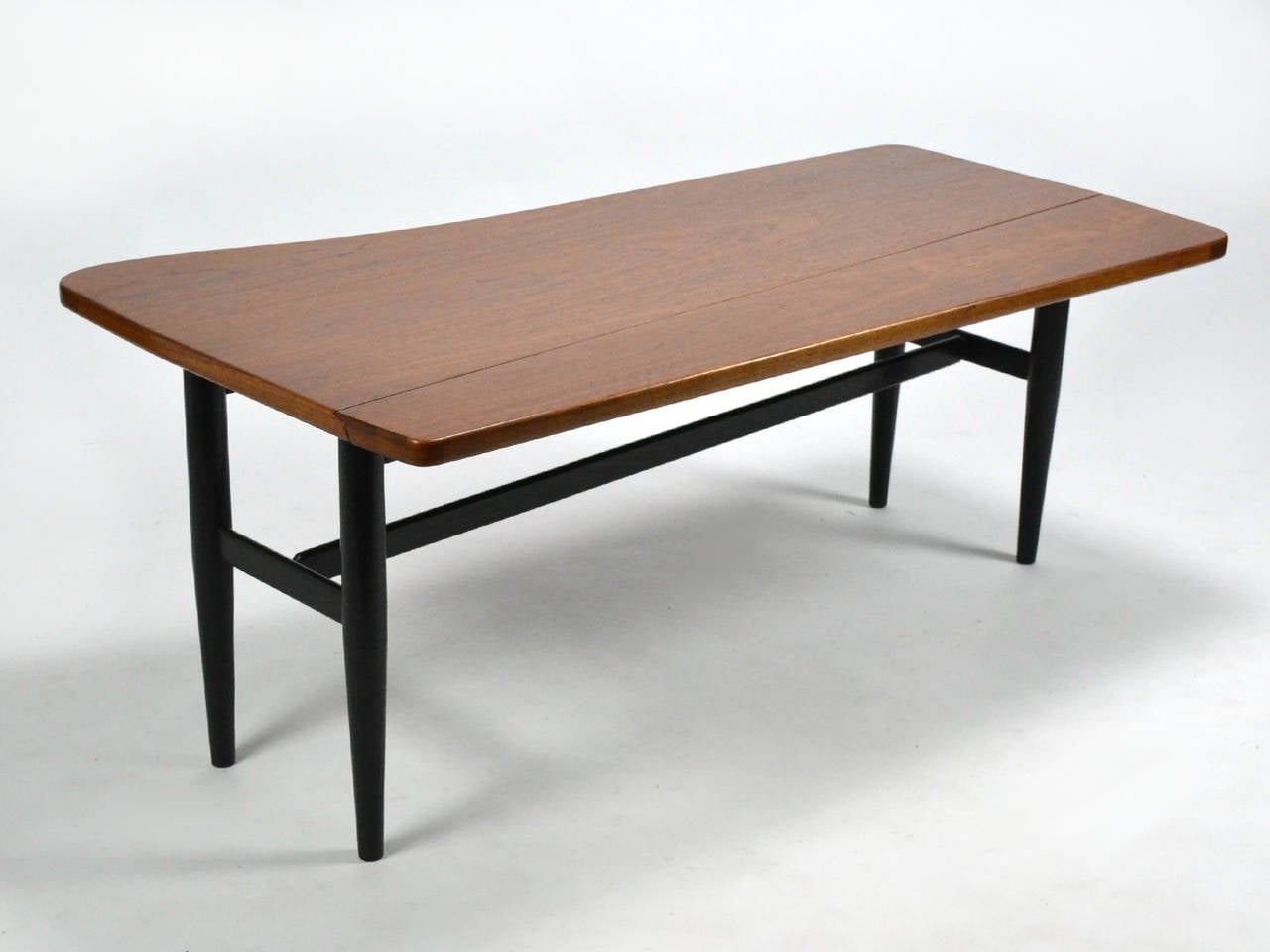 Finn Juhl Drop-Leaf Coffee Table In Good Condition For Sale In Highland, IN