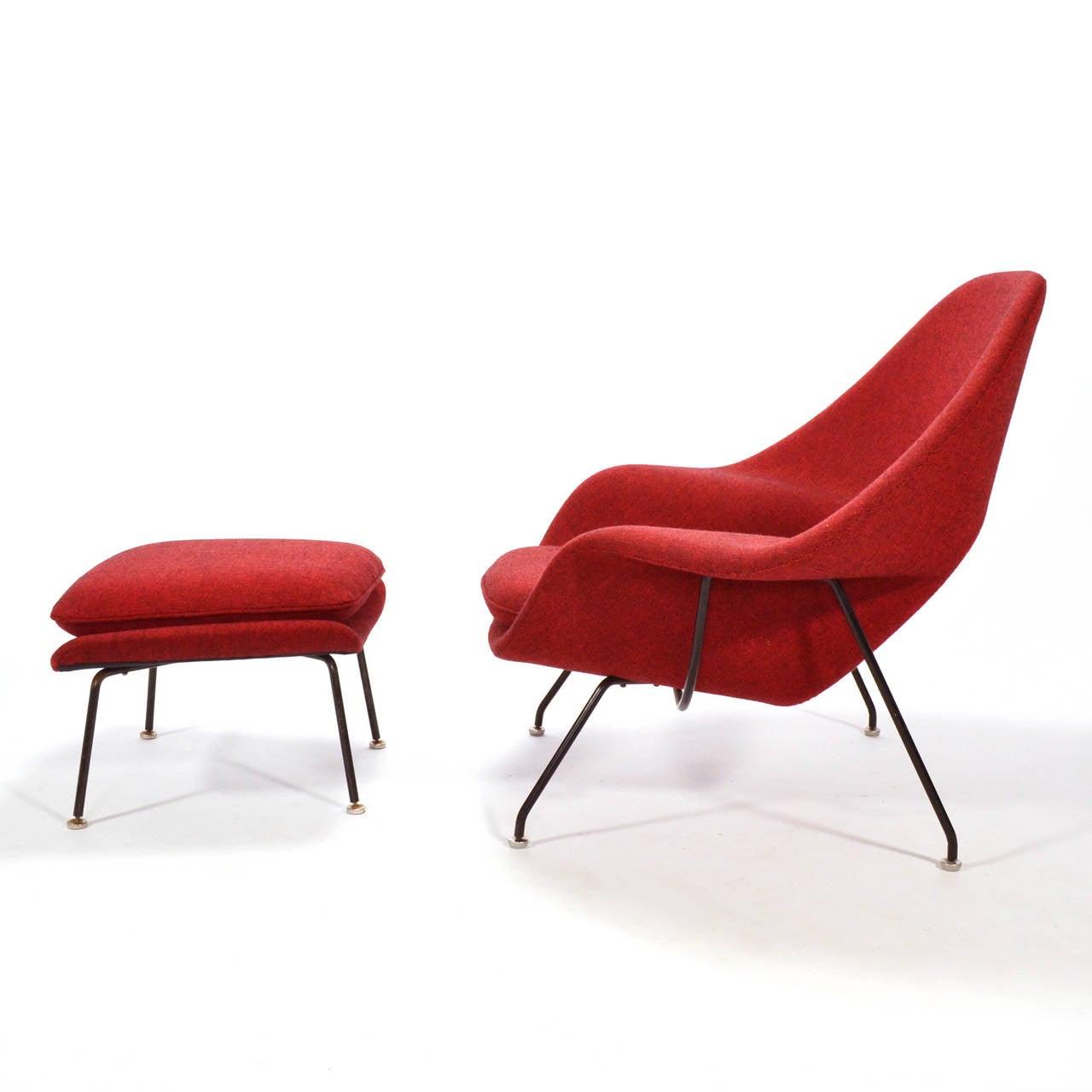 Mid-20th Century Eero Saarinen Womb Chair and Ottoman Upholstered in Alexander Girard Fabric