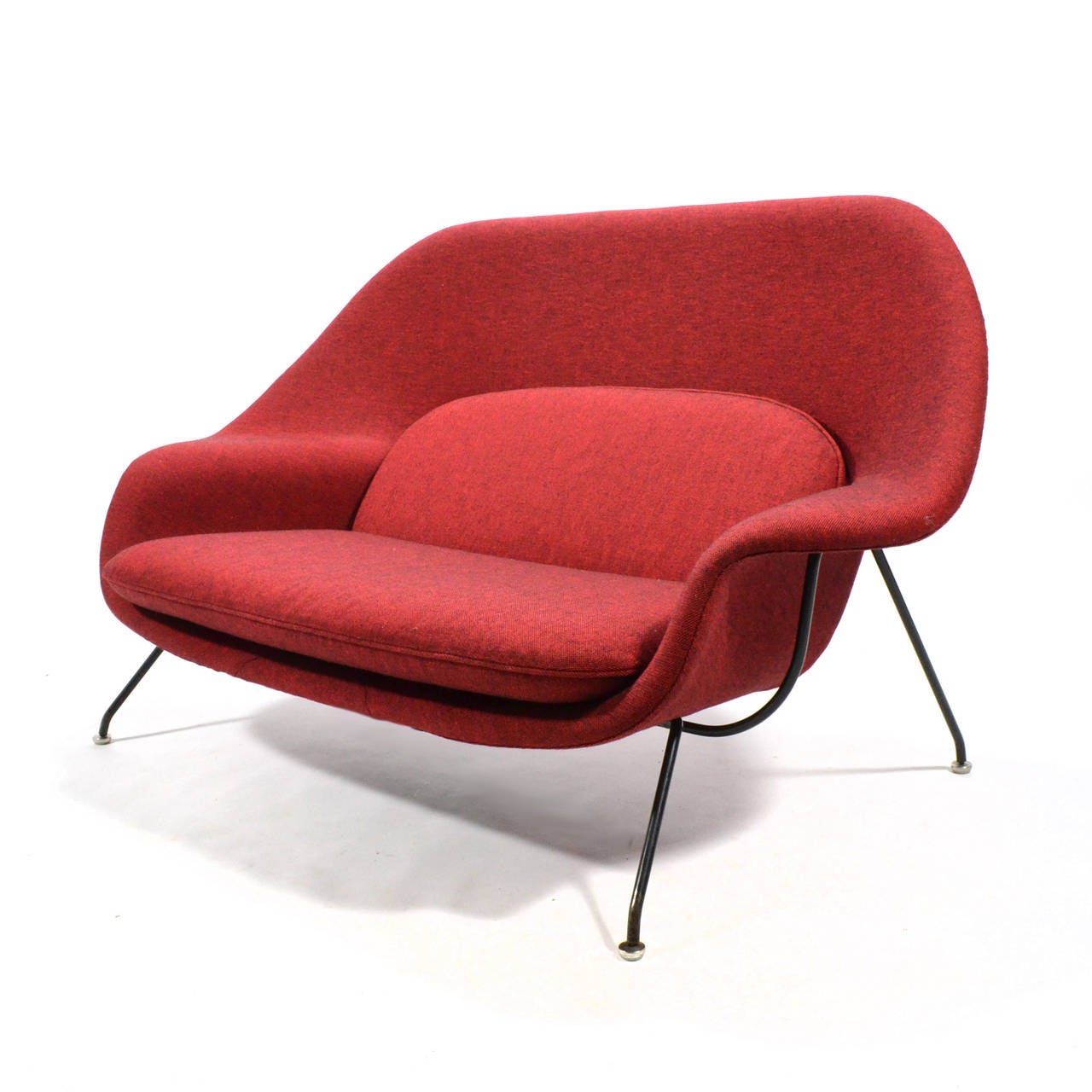 Eero Saarinen Womb Settee Upholstered in Alexander Girard Fabric In Excellent Condition In Highland, IN
