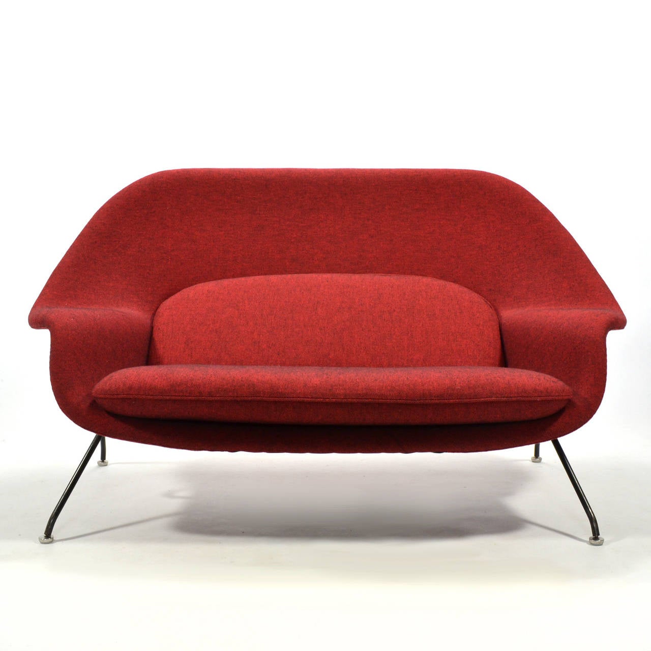 Mid-20th Century Eero Saarinen Womb Settee Upholstered in Alexander Girard Fabric