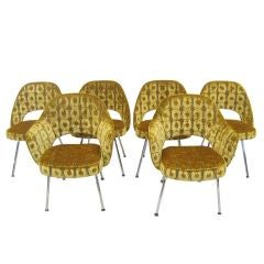Set of Eero Saarinen dining chairs by Knoll