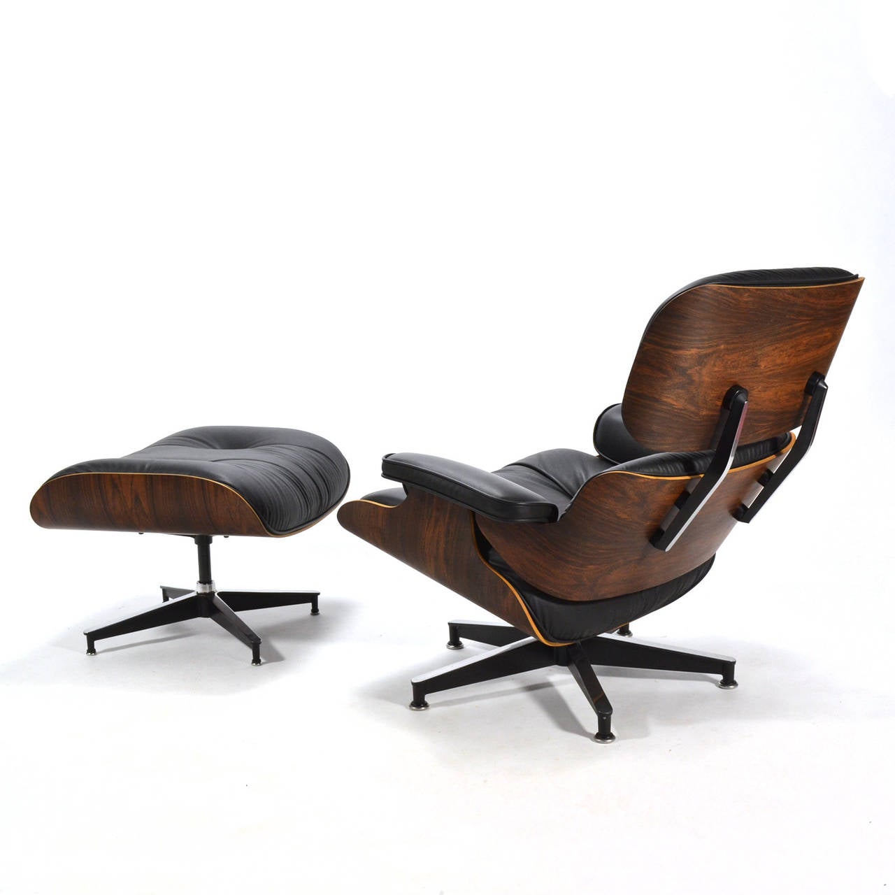 Eames Rosewood 670 Lounge Chair and Ottoman by Herman Miller In Excellent Condition In Highland, IN