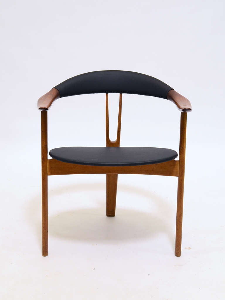 Mid-Century Modern Arm chair by Arne Hovmand-Olsen
