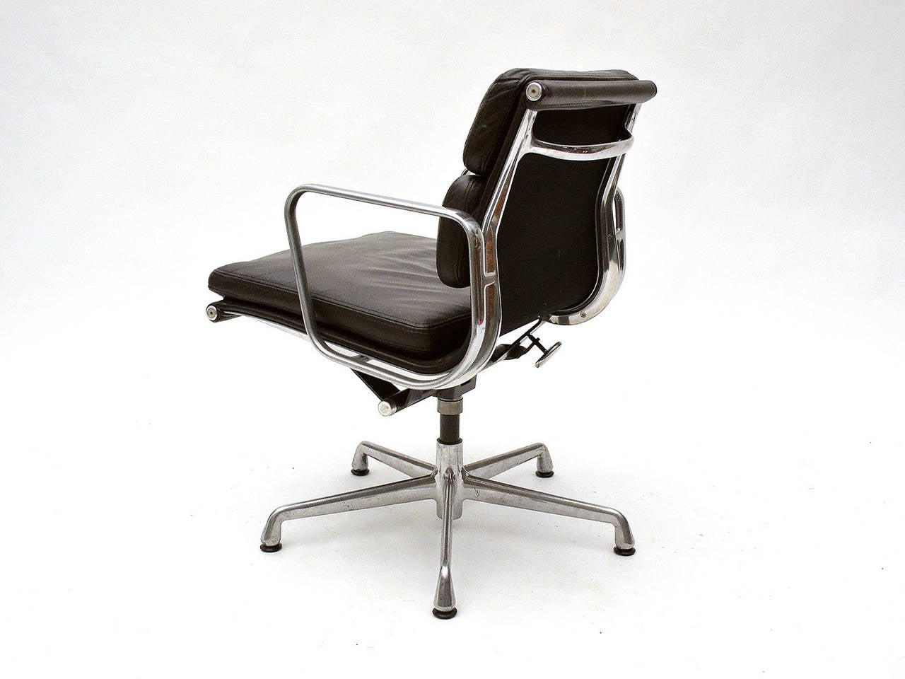 Charles and Ray Eames Set of Six Soft Pad Chairs by Herman Miller In Good Condition In Highland, IN