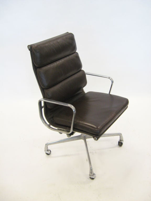 Eames soft-pad executive chair by Herman Miller 1