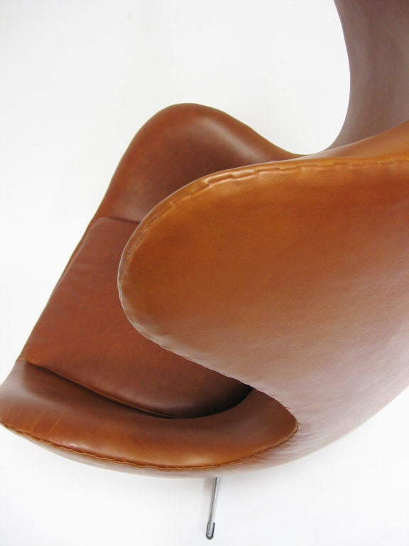 Mid-20th Century Arne Jacobsen egg chair in cognac leather by Fritz Hansen