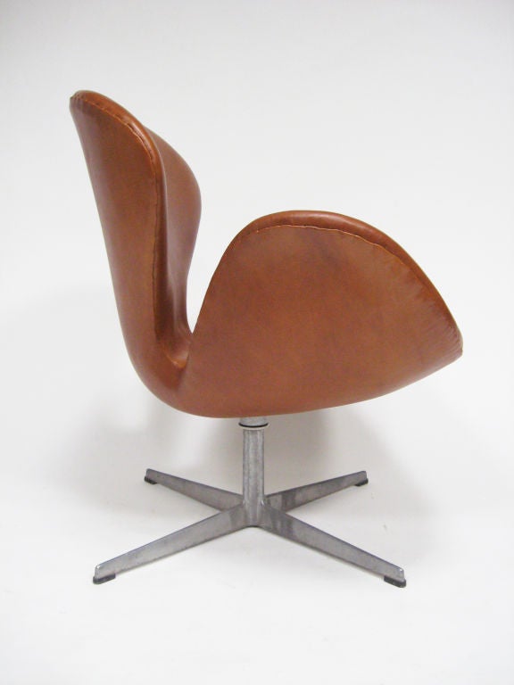 Aluminum Arne Jacobsen swan chair in cognac leather by Fritz Hansen