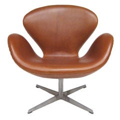 Arne Jacobsen swan chair in cognac leather by Fritz Hansen