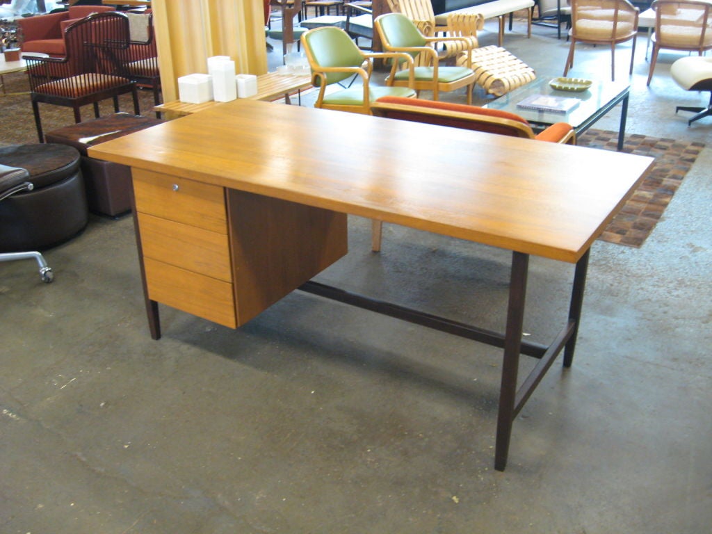 This classic Florence Knoll desk, like so many of her designs, is refined, understated and perfectly proportioned. The dark wood base adds just the right measure of contrast.