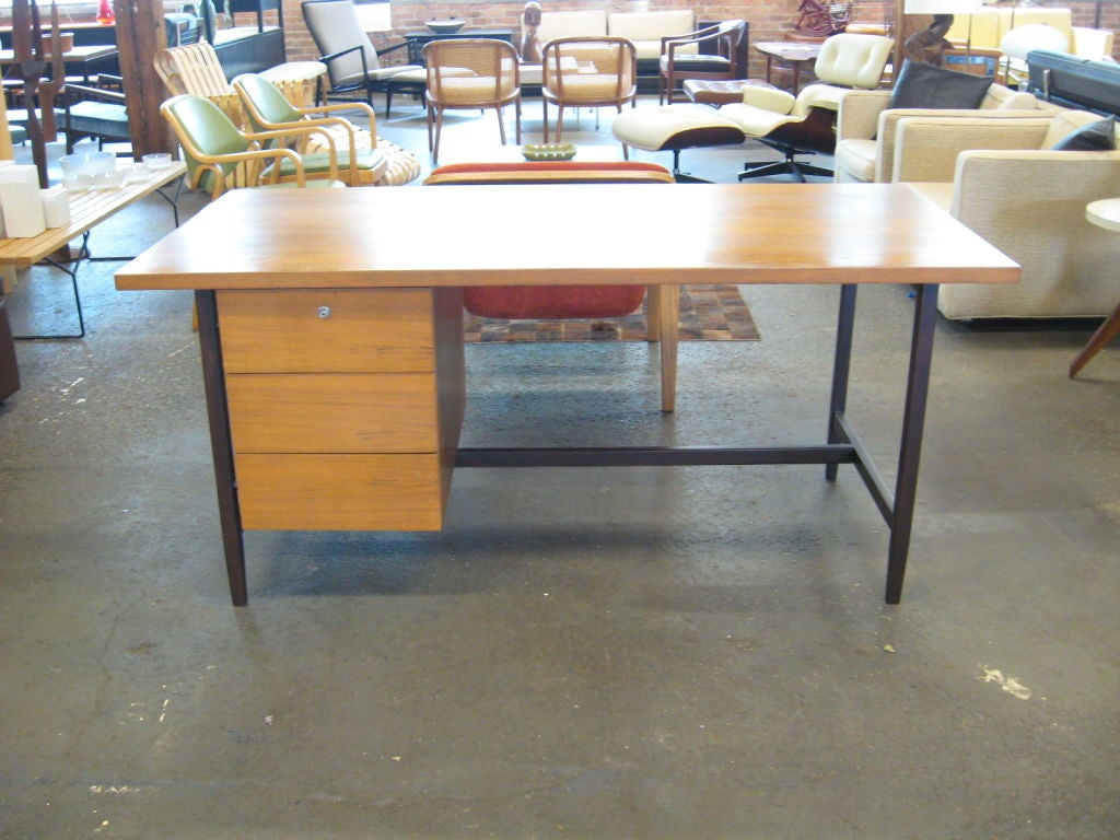 Mid-20th Century Early Florence Knoll signle pedestal desk