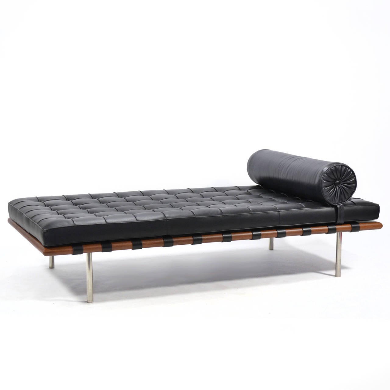 Designed in 1930 to compliment his Barcelona chairs, this couch/ daybed by Ludwig Mies van der Rohe is luxurious and refined. Just like Mies' architecture, it is deceptively simple in design and quite complex to fabricate.

The daybed features an