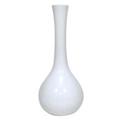 Monumental white glass vase by Arthur Percy  for Gullaskruf