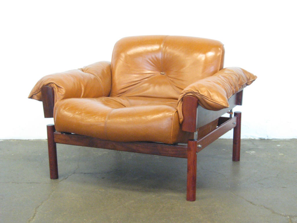 Leather lounge chair by Percival Lafer 3