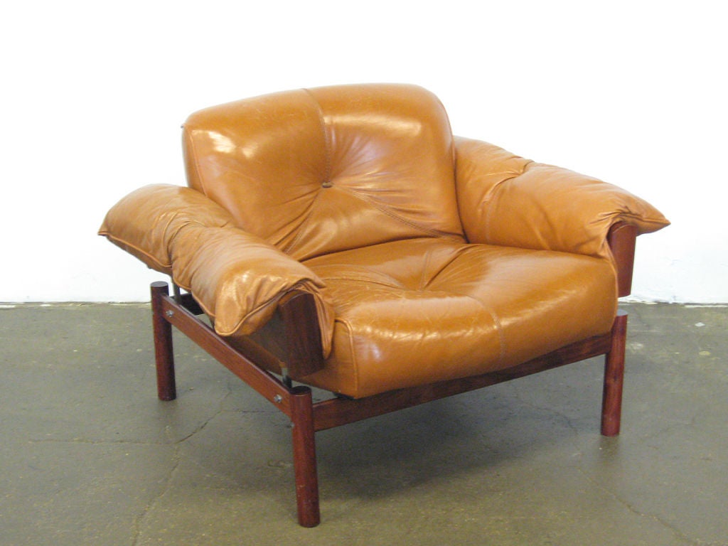 Leather lounge chair by Percival Lafer In Good Condition In Highland, IN
