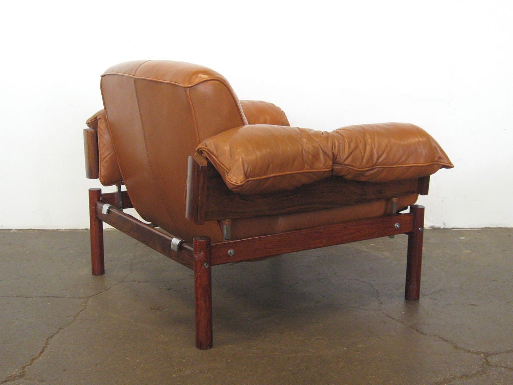 Leather lounge chair by Percival Lafer 2