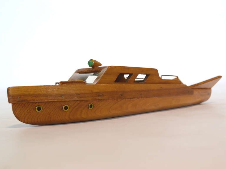 Great wooden model boat from the 1950s In Good Condition In Highland, IN