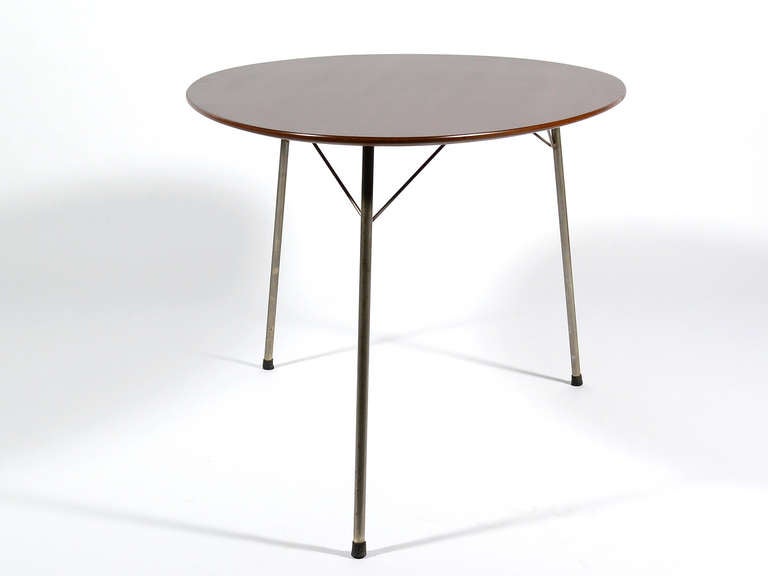Arne Jacobsen Ant Table by Fritz Hansen In Good Condition In Highland, IN