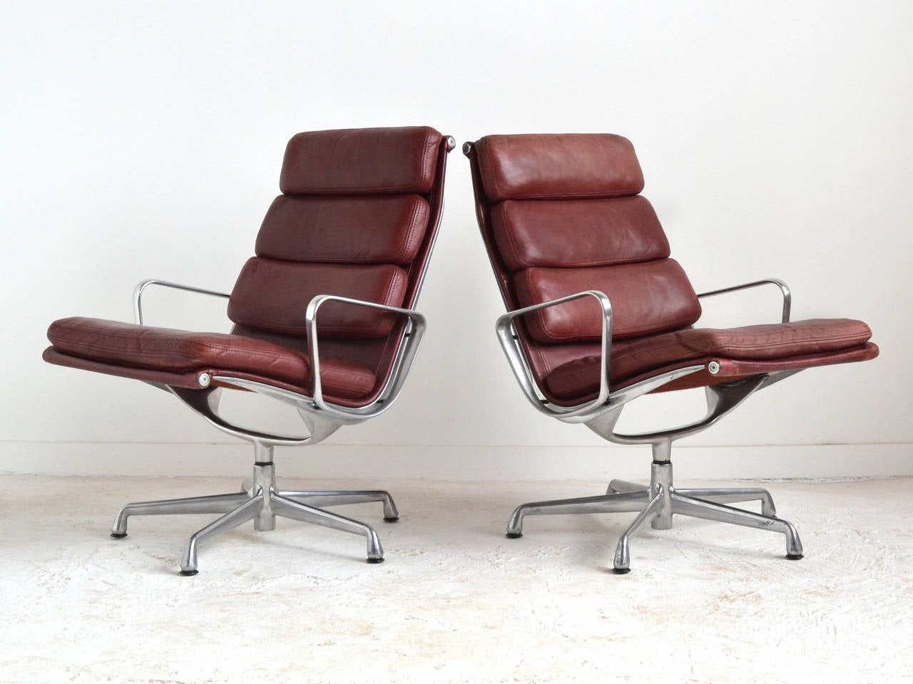 eames soft pad chair