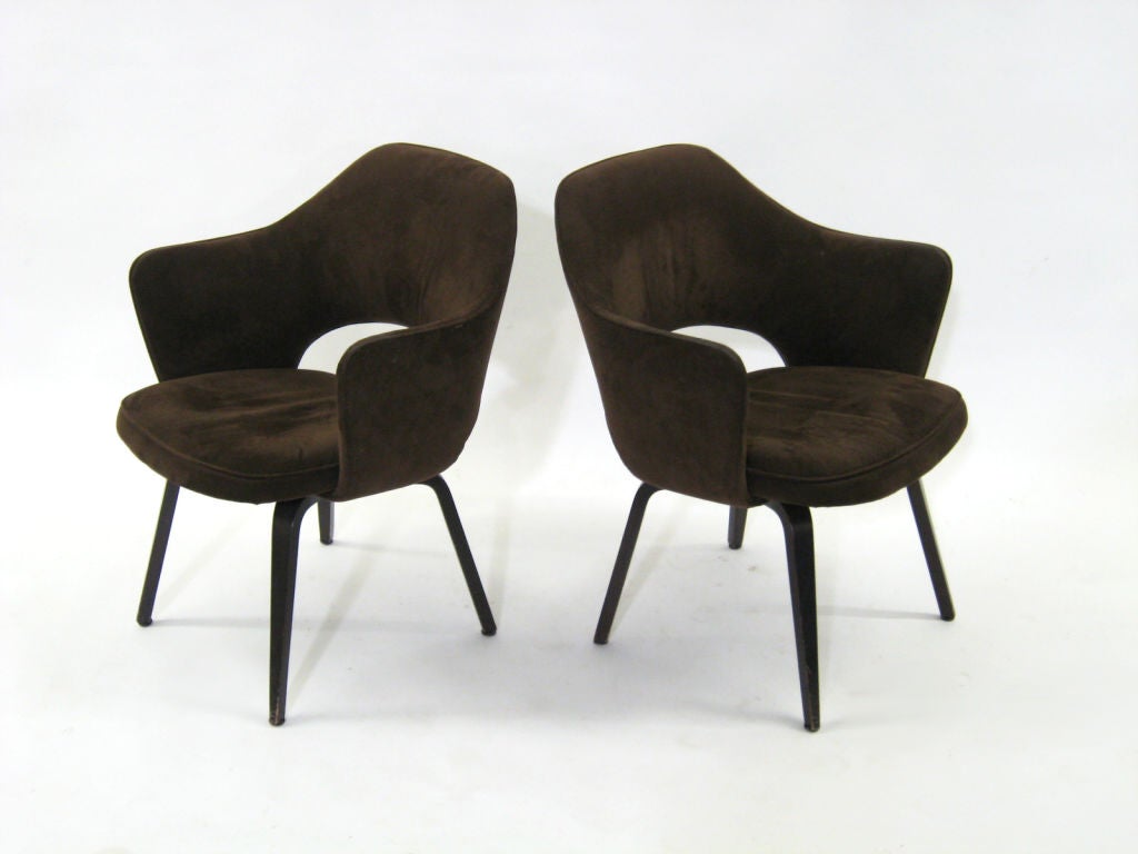 American Set Of Six Saarinen Chairs With Wood Legs By Knoll