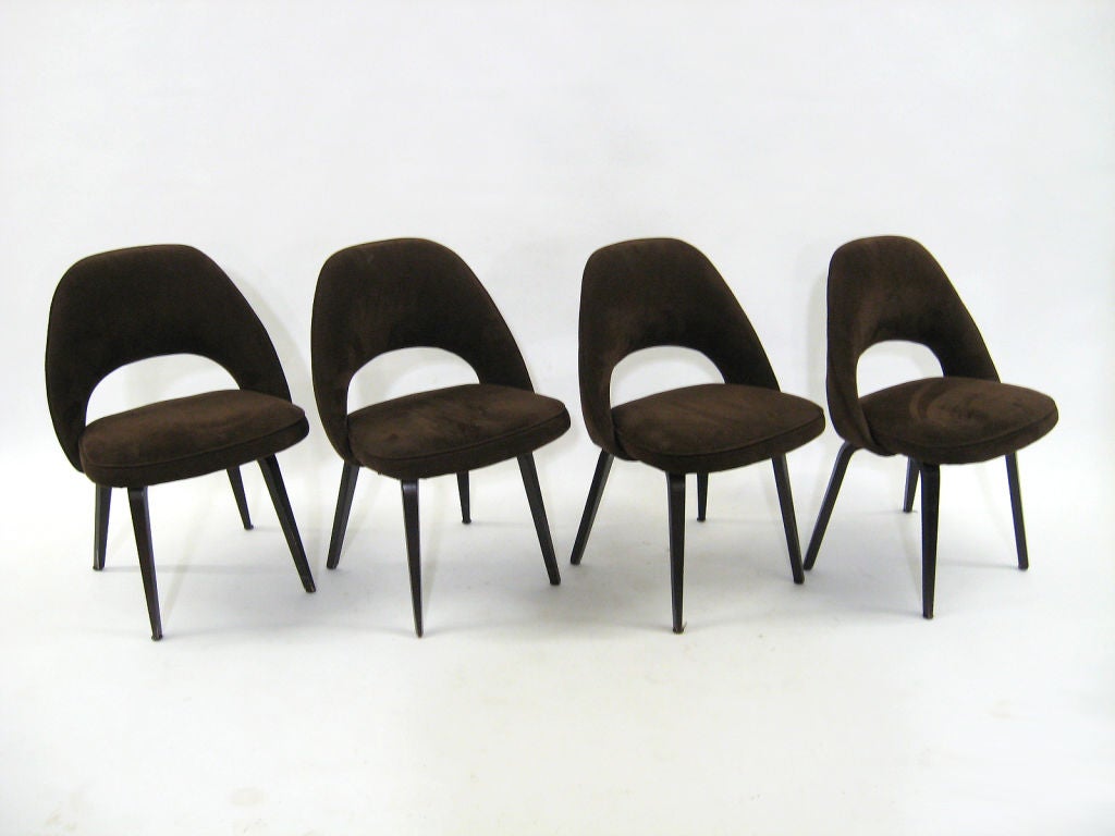 Mid-20th Century Set Of Six Saarinen Chairs With Wood Legs By Knoll