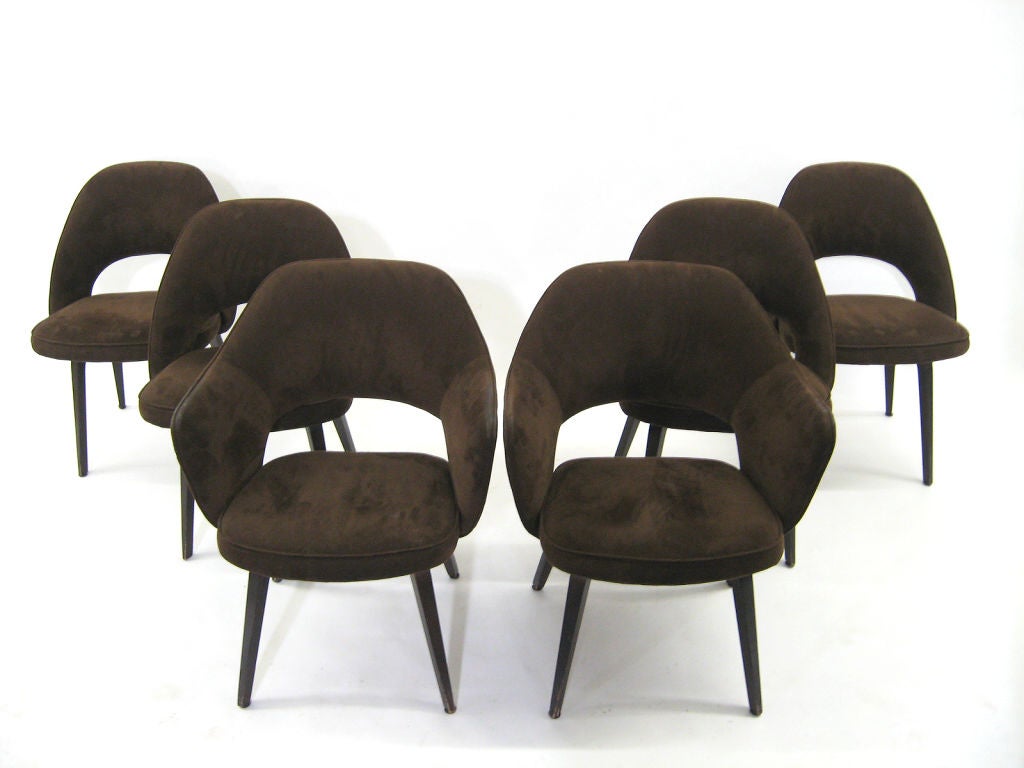 Set Of Six Saarinen Chairs With Wood Legs By Knoll 1