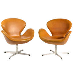 Pair of Arne Jacobsen Swan Chairs with Tilt by Fritz Hansen