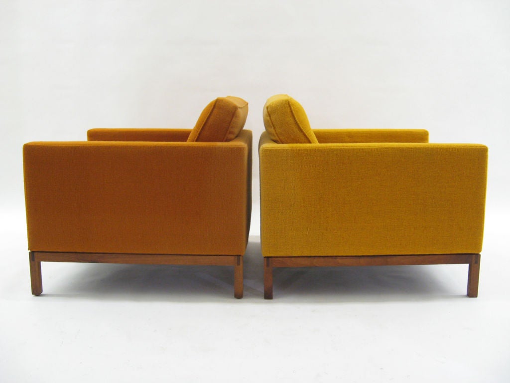 Walnut Pair of Florence Knoll lounge chairs with uncommon wood bases
