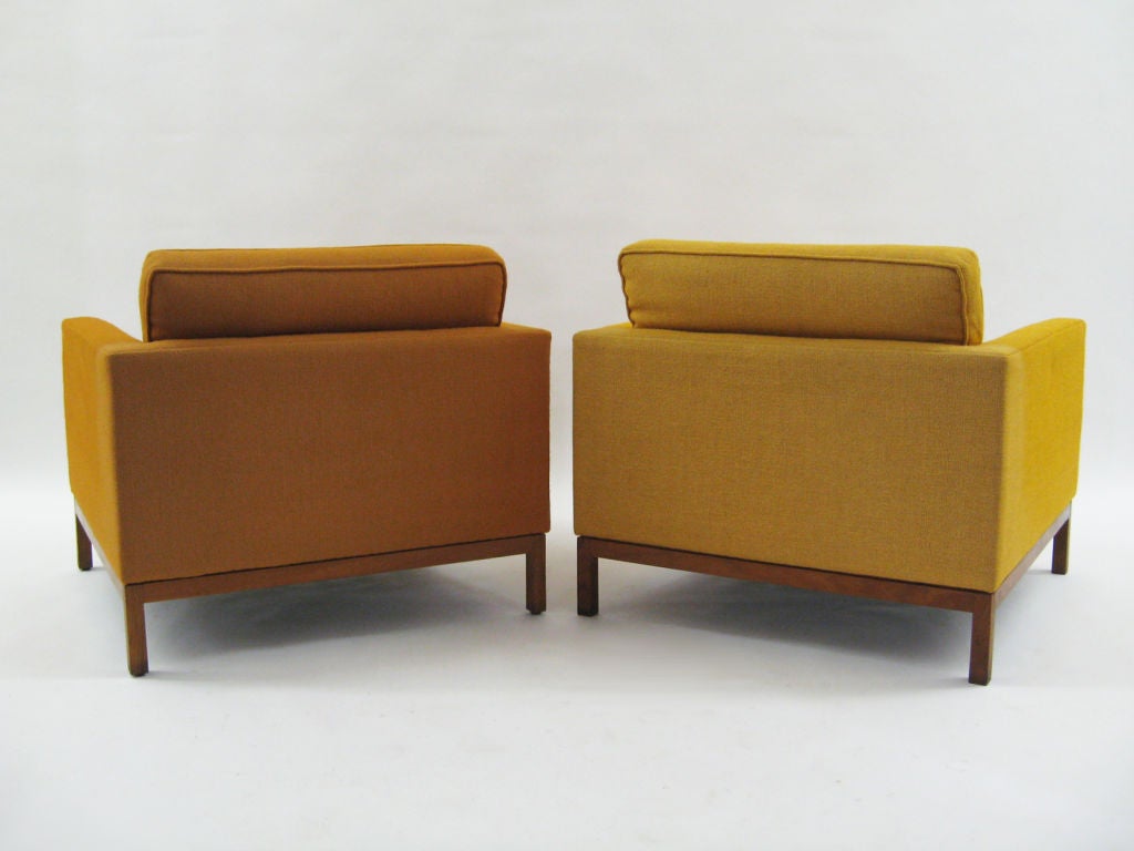Pair of Florence Knoll lounge chairs with uncommon wood bases 2