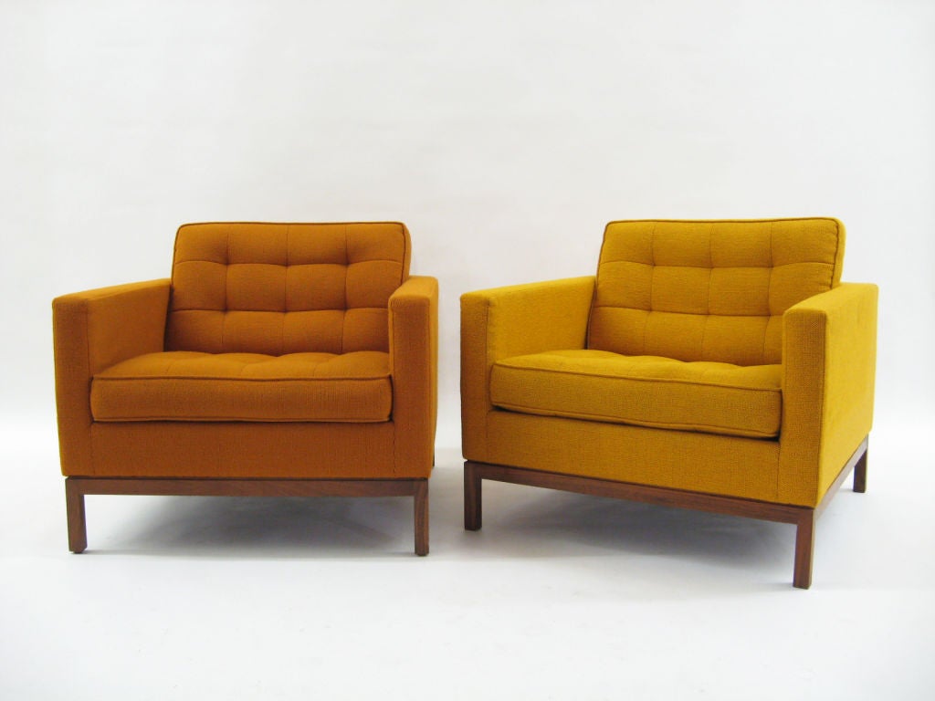 Pair of Florence Knoll lounge chairs with uncommon wood bases 3