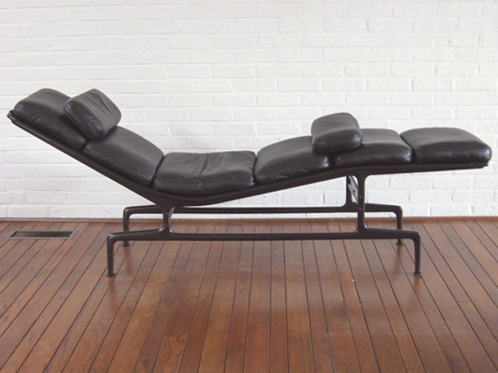 Aluminum Eames “Billy Wilder” chaise lounge by Herman Miller