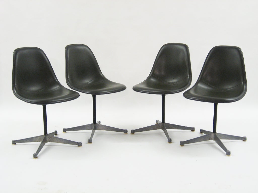 Mid-Century Modern Set of Eames upholstered side chairs by Herman Miller For Sale