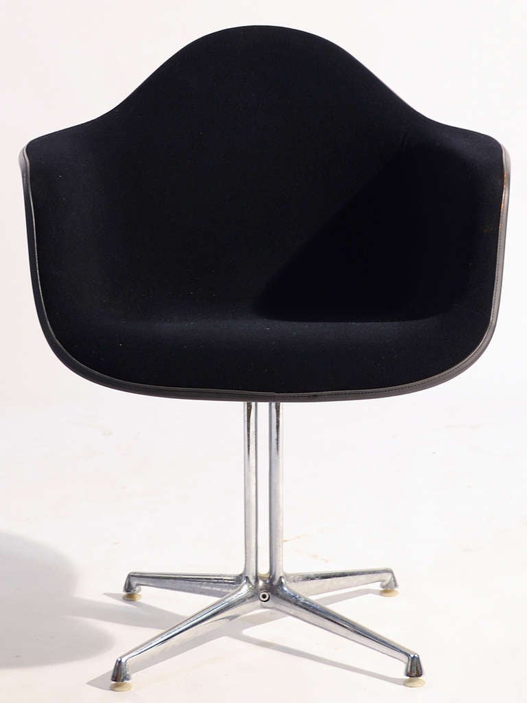 This uncommon white fiberglass armchair is very striking with it's black polynit fabric upholstery designed by Alexander Girard and La Fonda base. In very good original condition, this stylish and comfortable chair has great graphic presence with