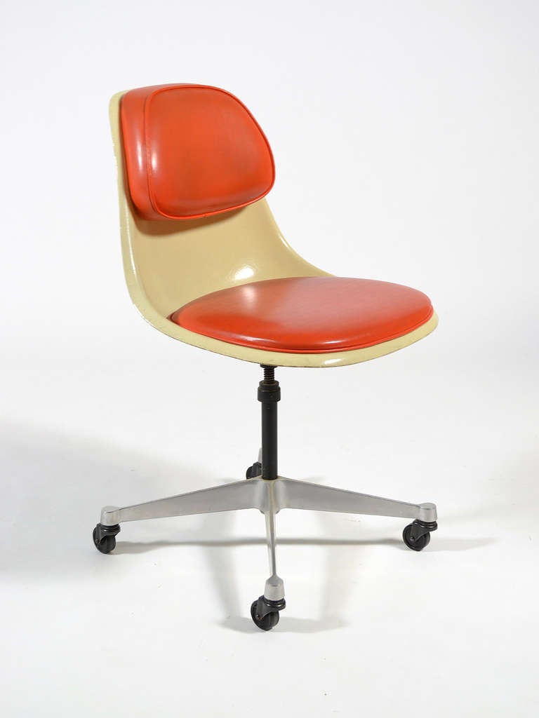 Mid-Century Modern Eames Model PSCC-4 Task Chair by Herman Miller