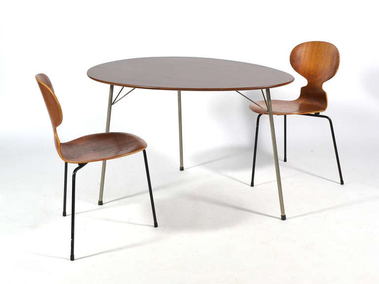Arne Jacobsen Ant Table by Fritz Hansen 2