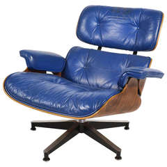 Rare fauteuil de salon Eames 670 en cuir bleu cobalt par Herman Miller